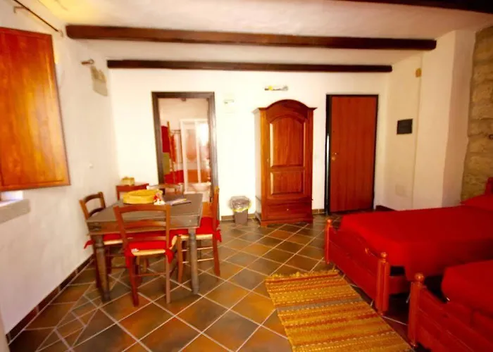 Amsicora 8 ゲストハウス オルビア